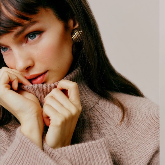 Reformation Garrett Cashmere Oversized Turtleneck Sweater- Oatmeal - Picture 4 of 8